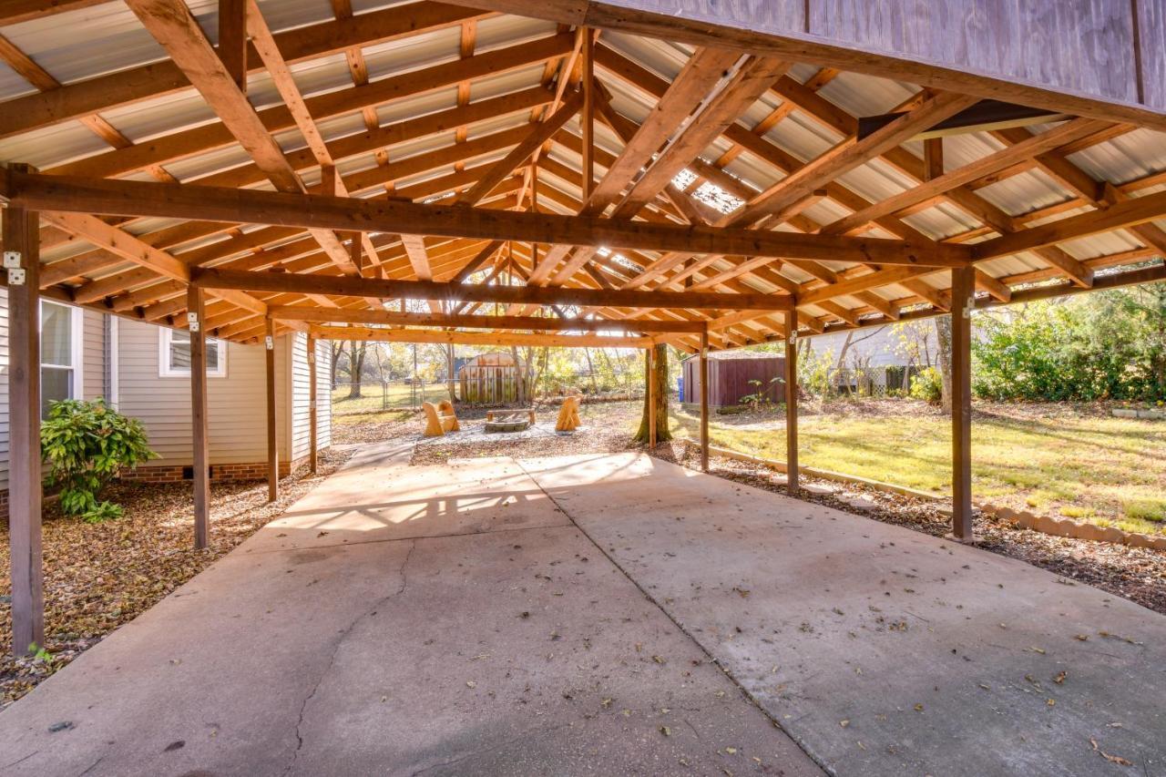 Tranquil Travelers Rest Home With Fire Pit! Exterior photo